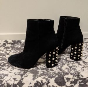Steve Madden Yvette Booties Black with pearls 6.5